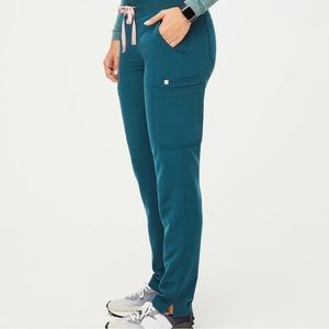 FIGS Yola Skinny Petite Scrub Pants in Caribbean Blue 🩺